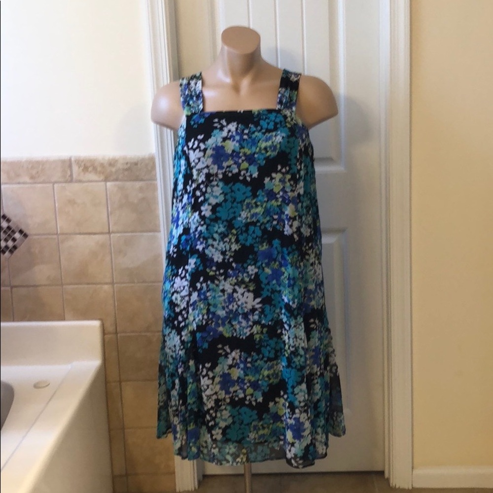 Dress - Picture 7 of 9